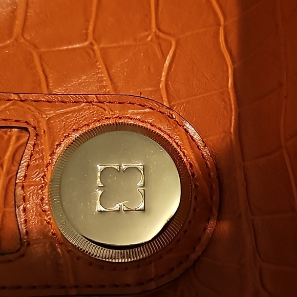 Liz Claiborne Women's pocket book - Picture 4 of 5